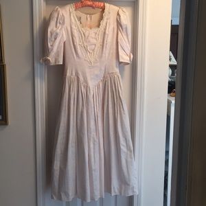 Vintage soft pink dress with lace detail